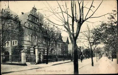 Ak Bitterfeld in Sachsen Anhalt, Lindenstraße, Postgebäude, Straßenpartie