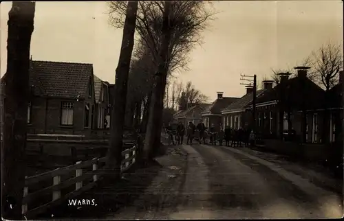 Ak Warns Súdwest-Fryslân Friesland Niederlande, Straßenpartie, Häuser