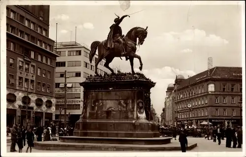 Ak Zagreb Kroatien, Partie am Denkmal