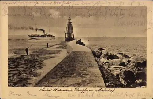 Ak Świnoujście Swinemünde Pommern, Dampfer am Moolenkopf, Leuchtturm