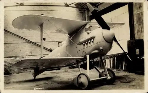 Foto Kleinflugzeug in einer Halle, Bamel
