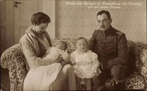 Ak Herzog Ernst August von Braunschweig, Prinzessin Victoria Luise von Preußen, Prinzen