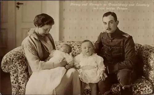 Ak Herzog Ernst August von Braunschweig, Prinzessin Victoria Luise von Preußen, Prinzen