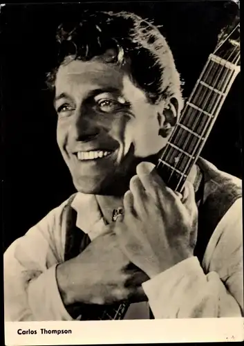 Ak Schauspieler Carlos Thompson, Portrait, Gitarre