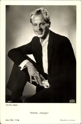 Ak Schauspieler Malte Jaeger, Portrait im Anzug