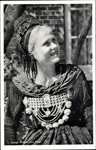 Ak Junge Friesin von Föhr in traditioneller Tracht