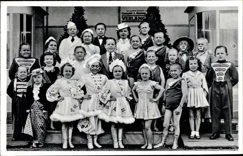 Ak C.H. Schäfers Zirkus Stadt Liliput, Kostüme, Gruppenfoto, Liliputaner