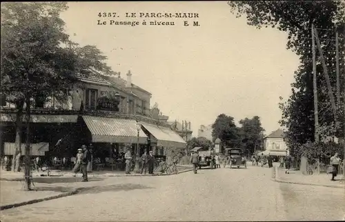 Ak Le Parc de Saint Maur Val de Marne, Le Passage a niveau