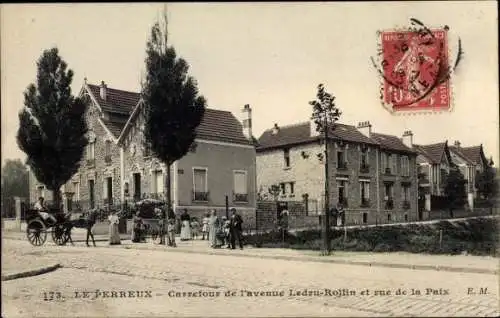 Ak Perreux Val de Marne, Carrefour de l'Avenue Ledru Rollin, Rue de la Paix