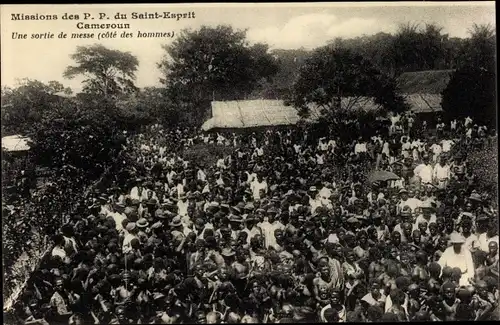 Ak Kamerun, Missions des P. P. du Saint Esprit, Une sortie de messe