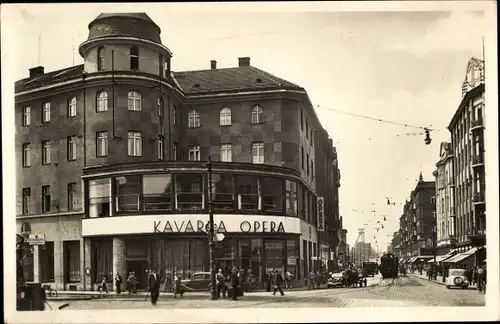 Ak Ostrava Ostrau Reg. Mährisch Schlesien, Partie in der Hauptstraße, Opera