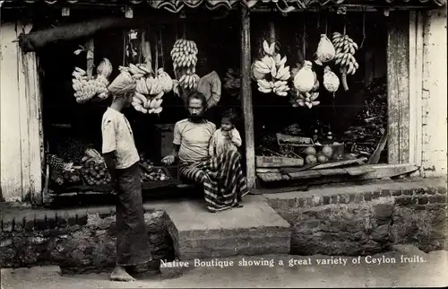 Ak Sri Lanka, Native Boutique showing a great variety of Ceylon fruits, Obsthändler