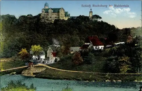 Ak Rochsburg Lunzenau in Sachsen, Flusspartie mit Blick zum Schloss Rochsburg im Muldental