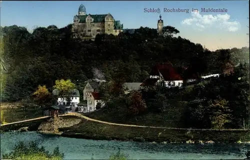 Ak Rochsburg Lunzenau in Sachsen, Flusspartie mit Blick zum Schloss Rochsburg im Muldental