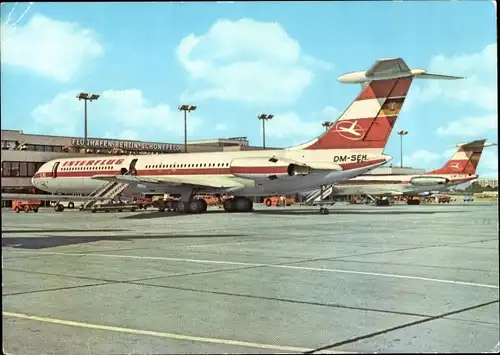 Ak Schönefeld bei Berlin, Deutsches Passagierflugzeug, Interflug, Iljuschin IL 62, Flughafen, DM SEH