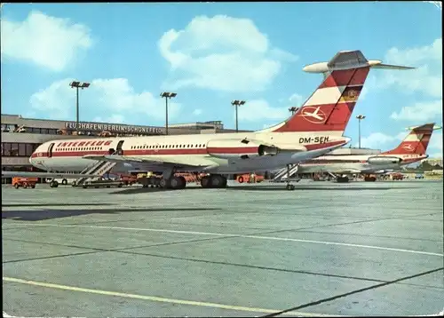 Ak Schönefeld bei Berlin, Deutsches Passagierflugzeug, Interflug, Iljuschin IL 62, Flughafen, DM SEH