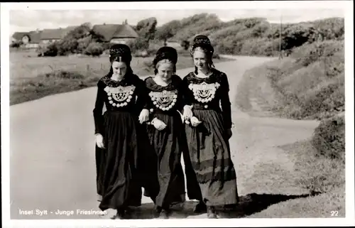 Ak Insel Föhr in Nordfriesland, Junge Friesinnen, Tracht