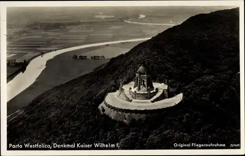 Ak Porta Westfalica in Nordrhein Westfalen, Kaiser Wilhelm Denkmal, Fliegeraufnahme