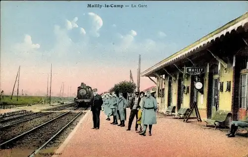 Ak Mailly le Camp Aube, La Gare, Bahnhof, Gleisseite