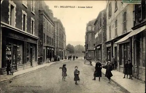 Ak Decazeville Aveyron, Avenue Cabrol, Straßenpartie