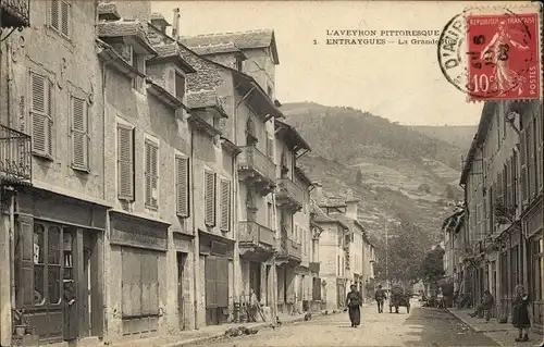 Ak Entrayges Aveyron, La Grande Rue