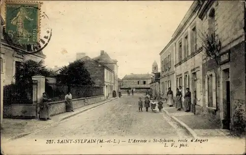 Ak Saint Sylvain Maine et Loire, L'Arrivee a Saint Sylvain, Route d'Angers