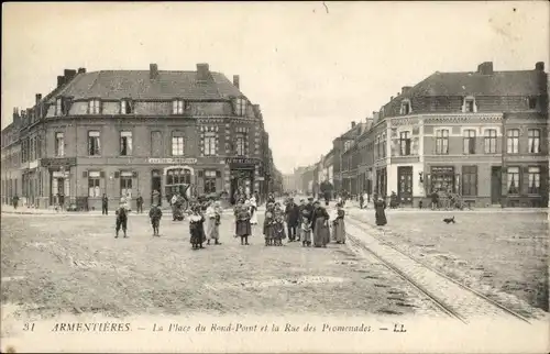 Ak Armentières Nord, La Place du Rond Point et la Rue des Promenades