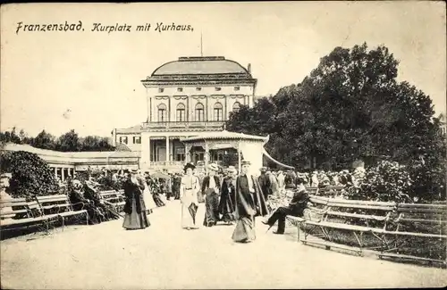 Ak Františkovy Lázně Franzensbad Region Karlsbad, Kurplatz mit Kurhaus
