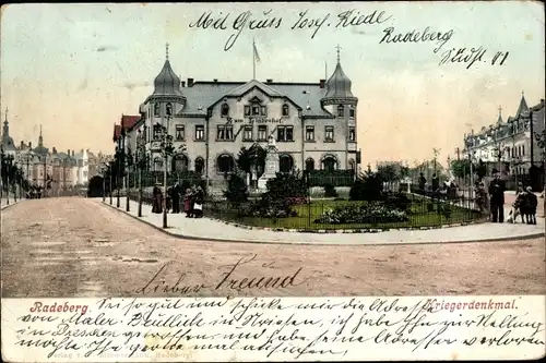 Ak Radeberg in Sachsen, Kriegerdenkmal, Gasthof zum Lindenhof