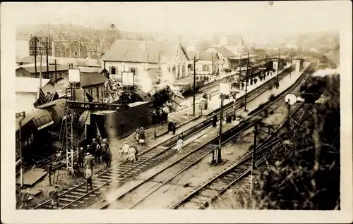 Ak Frankreich, Verunglückter Zug in einem Bahnhof 1929
