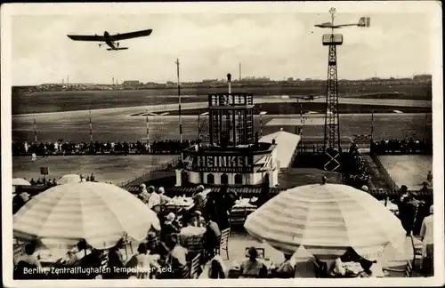 Ak Berlin Tempelhof, Zentralflughafen Tempelhofer Feld, Flugzeug, Reklame Heinkel