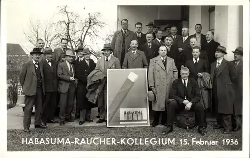 Foto Ak Hamasuma Raucher Kollegium 15. Februar 1936, Männergruppe, Reklametafel