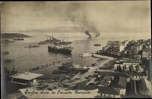 Ak Korfu Griechenland, Sortie de l'escadre Francaise, Französische Kriegsschiffe, Hafen