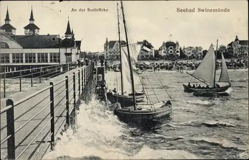 Ak Świnoujście Swinemünde Pommern, An der Seebrücke, Segelboote