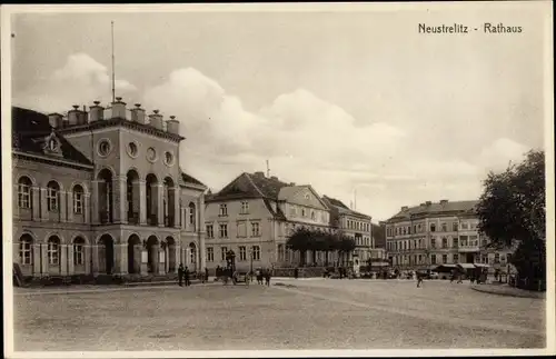 Ak Neustrelitz in Mecklenburg, Rathaus