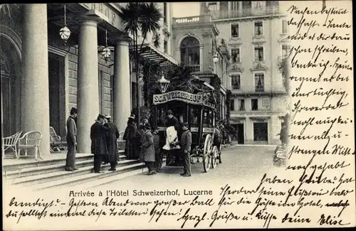 Ak Luzern Stadt Schweiz, Arrivée a l'Hotel Schweizerhof, Kutsche, Gäste am Hoteleingang