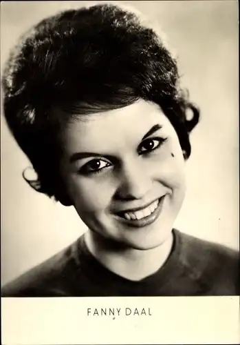Ak Sängerin Fanny Daal, Amiga, Portrait