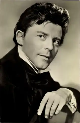 Ak Schauspieler Gerard Philipe, Portrait, Rot und schwarz