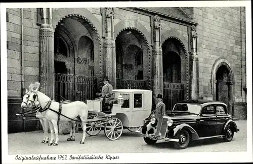 Ak Nippes Köln, Hochzeitskutsche und Brautwagen vor der Bonifatiuskirche, Heinr. Molis, Reklame