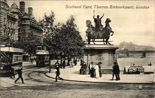 Ak London City, Scotland Yard, Thames Embankment, Straßenbahnen