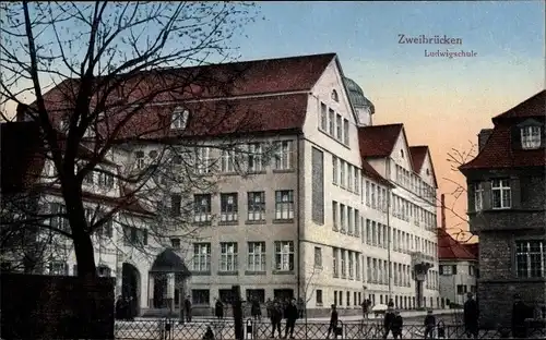 Ak Zweibrücken in Rheinland Pfalz, Ansicht der Ludwigschule, Schulhof