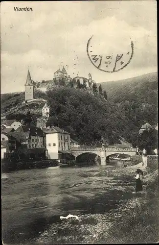 Ak Vianden Luxemburg, Teilansicht mit Brücke, Schloss