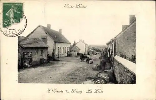 Ak Saint Plaisir Allier, L'Entrée du Bourg, La Poste