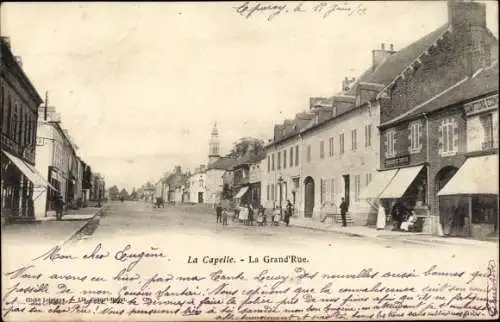 Ak La Capelle en Thierache Aisne, La Grande Rue