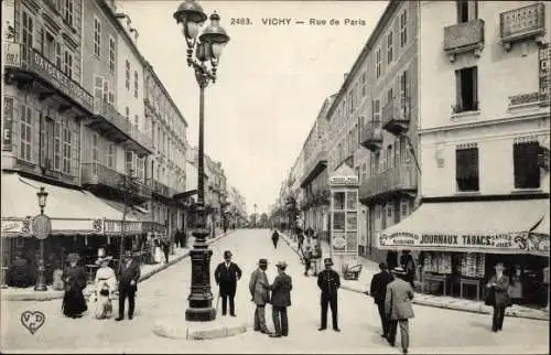 Ak Vichy Allier, Rue de Paris, Tabac Geschäft