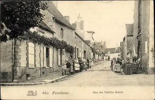 Ak Ferrières en Gâtinais Loiret, Rue dea Vieilles Halles