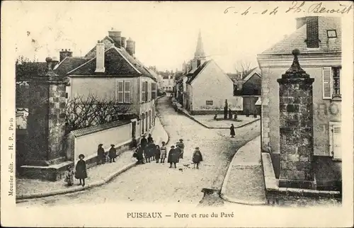 Ak Puiseaux Loiret, Porte et rue du Pavé