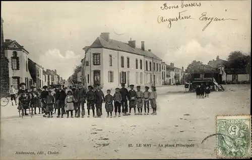 Ak Le May sur Evre Maine et Loire, Kinder auf dem Hauptplatz