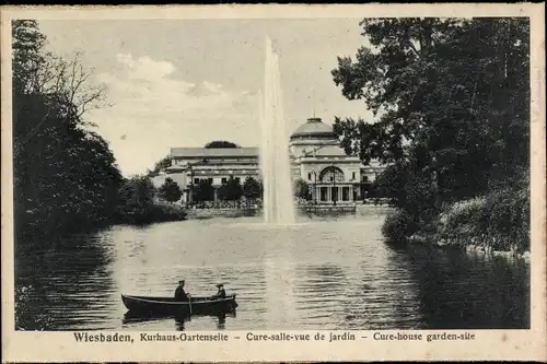 Ak Wiesbaden in Hessen, Kurhaus-Gartenseite, Segelboot, Springbrunnen