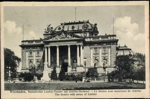 Ak Wiesbaden in Hessen, Nassauisches Landes-Theater mit Schiller-Denkmal